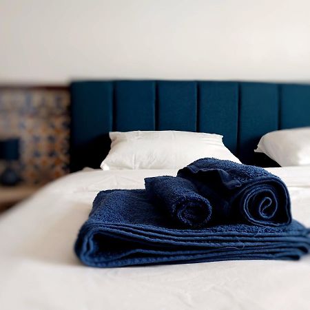 Rooms 10 Mins Walk From Train Station! Agualva-Cacem Ngoại thất bức ảnh