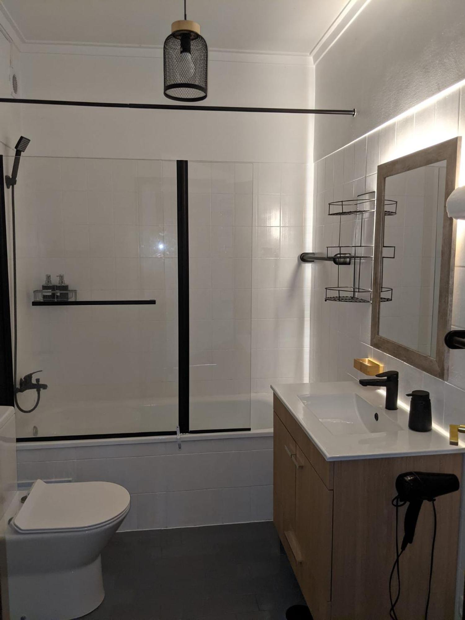 Rooms 10 Mins Walk From Train Station! Agualva-Cacem Ngoại thất bức ảnh