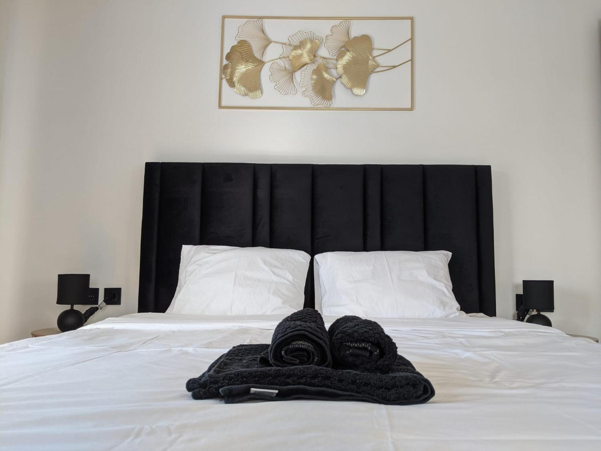 Rooms 10 Mins Walk From Train Station! Agualva-Cacem Ngoại thất bức ảnh