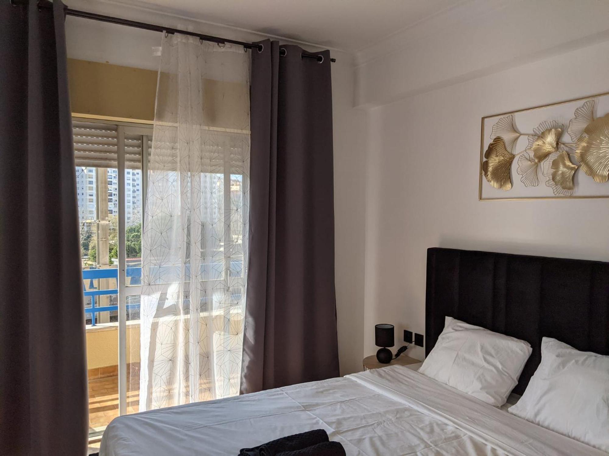 Rooms 10 Mins Walk From Train Station! Agualva-Cacem Ngoại thất bức ảnh