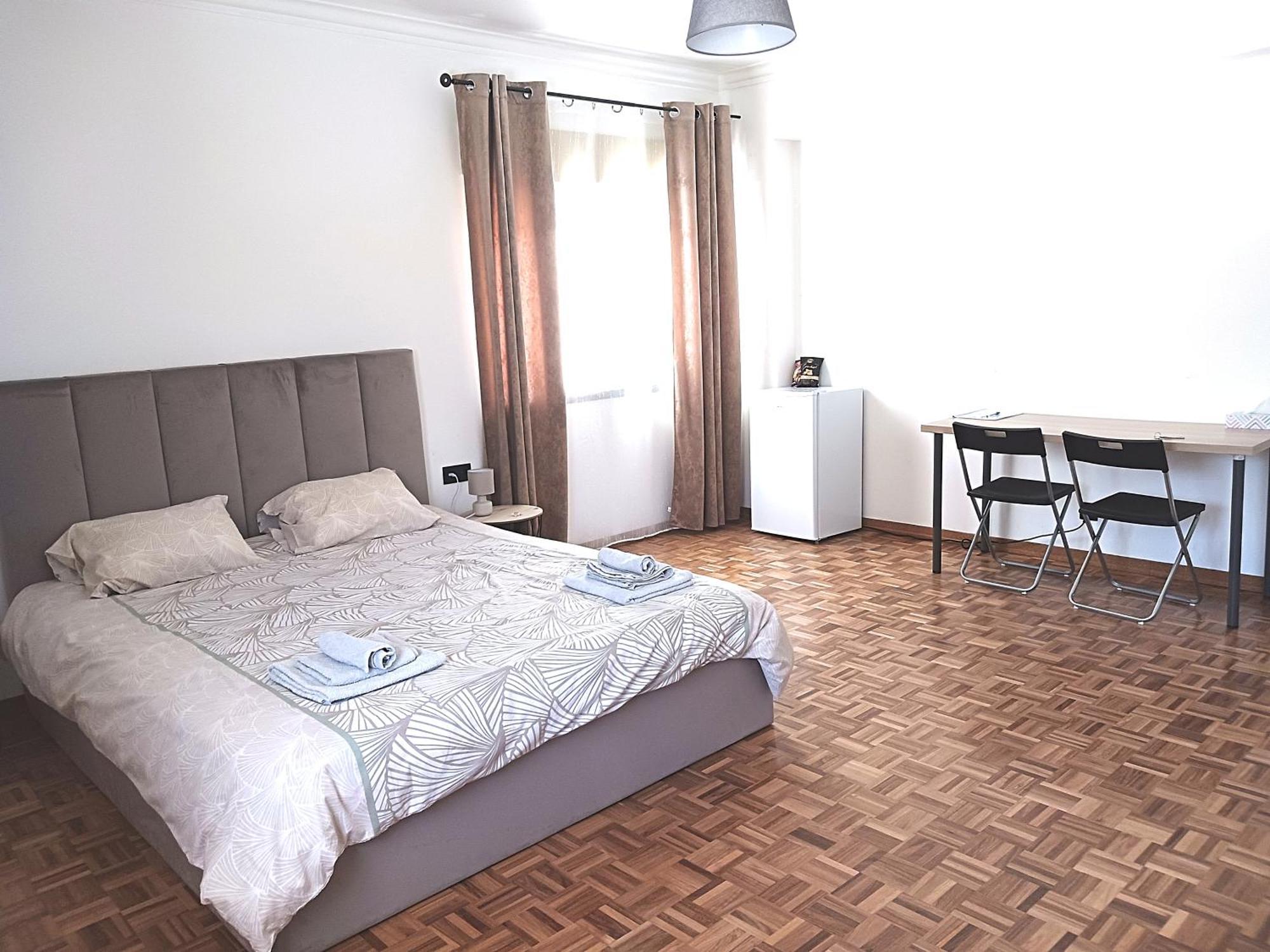 Rooms 10 Mins Walk From Train Station! Agualva-Cacem Ngoại thất bức ảnh