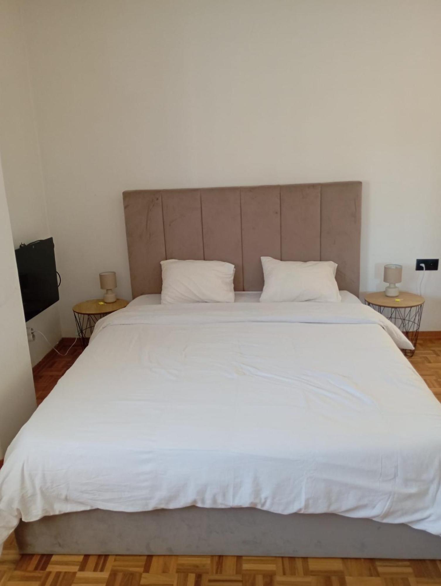Rooms 10 Mins Walk From Train Station! Agualva-Cacem Ngoại thất bức ảnh