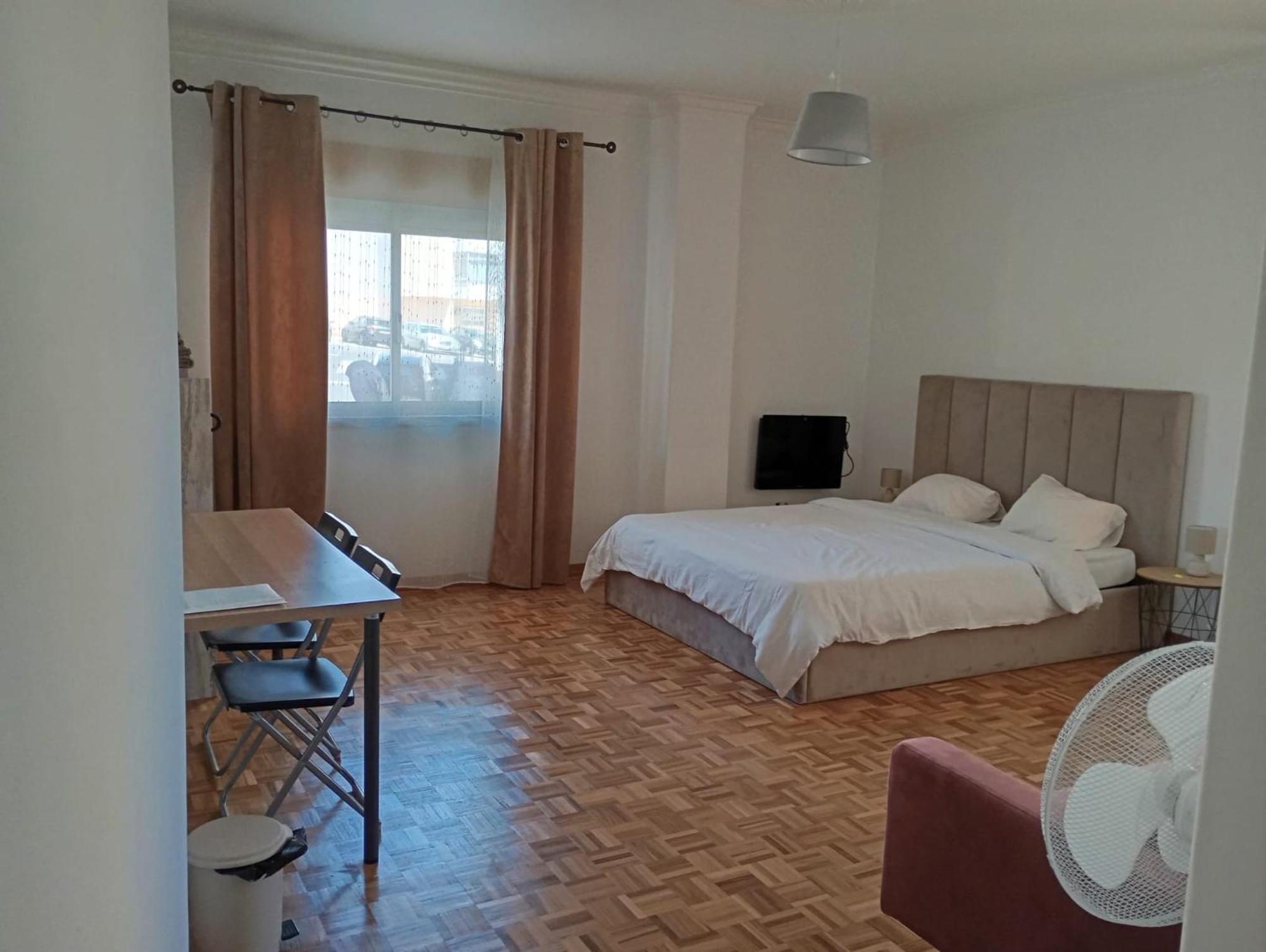Rooms 10 Mins Walk From Train Station! Agualva-Cacem Ngoại thất bức ảnh